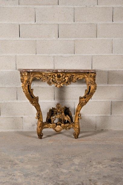Petite console Louis XV en bois doré à façade...