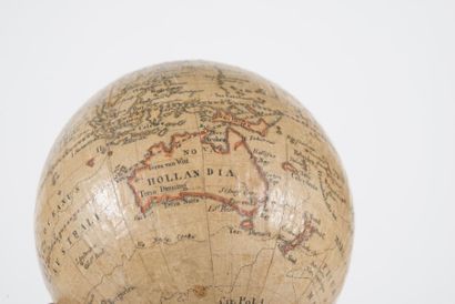 null Paire de globes signés Johann Carl BAUER (1780-1857) comprenant une sphère céleste...