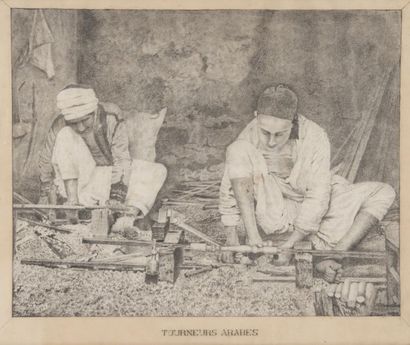 Robert ROUSSILLON Les tourneurs de bois arabes, 1925. Grand dessin au crayon. Signé...