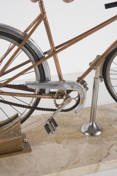 null Maquette de bicyclette Laiton chromé, base en marbre. 36 x 64 x 20 cm