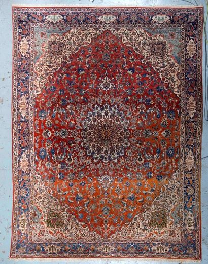 null Tapis Ispahan Centre de la Perse, 20ème s. 423 x 307 cm. Etat: ***