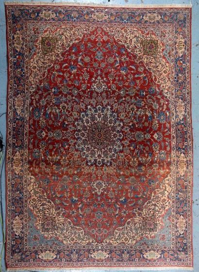null Tapis Ispahan Centre de la Perse, 20ème s. 423 x 307 cm. Etat: ***