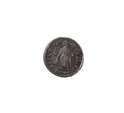 null Hélène mère de Constantin Ier
Nummus bronze, Arles, 2,86gr. C. 12. Superbe