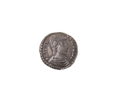 null Julien II 360-363 Ap. JC.
Silique argent, Arles, 1,75gr. C.154var. Pratiquement...