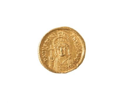 null Justinien Ier 545-565 Ap. JC.
Solidus or, Constantinople, 4,49gr. Son buste...