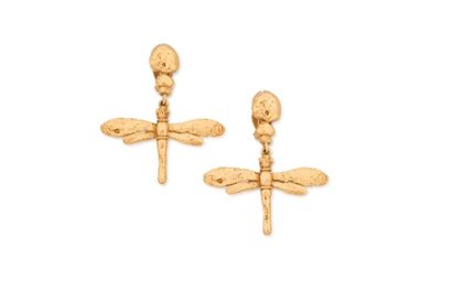 SCHERRER Paris Paire de boucles d'oreilles clips en métal doré figurant une libellule....