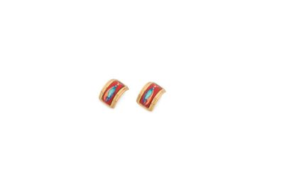 HERMES Paris Paire de clips d'oreilles en émail rouge à décor de plumes turquoise....