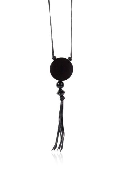 Yves Saint LAURENT Pendentif en bois et cuir noir à pendant sphérique siglé garni...
