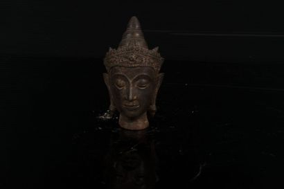 null Tete de bouddha

Thaïlande

Bronze

H: 17 cm