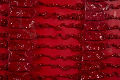 ARMAN (FRA/1928-2005) Accumulation de tubes rouges, 2002

Tubes de peinture et résine...