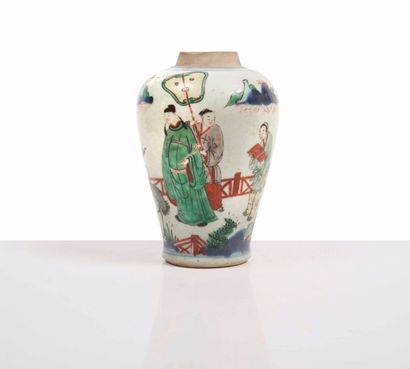 null Petit vase en porcelaine wucai

Chine, XVIIème siècle?

De forme balustre, décoré...