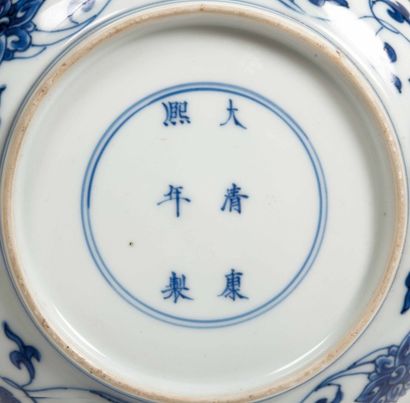 null Paire de coupelles en porcelaine bleu blanc

Chine, marque et époque Kangxi...