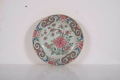 null Grand plat en porcelaine?

Chine, période Qianlong (1736-1795)?

A décor polychrome...