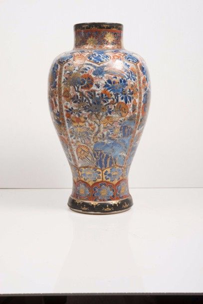 null Grand vase en porcelaine Imari chinois?

Chine, fin du XVIIIème siècle

Surdécoré...