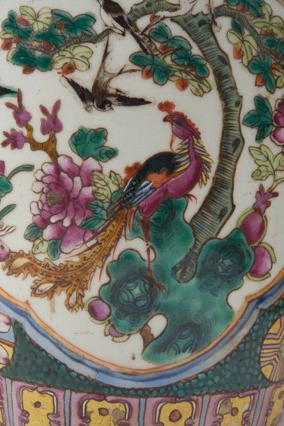 null Paire de pots à gingembre en porcelaine

Chine, fin XIXème siècle

L’un couvert...