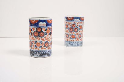null Deux petits pots à pinceaux en porcelaine Imari 

Japon, fin du XIXème siècle

Avec...
