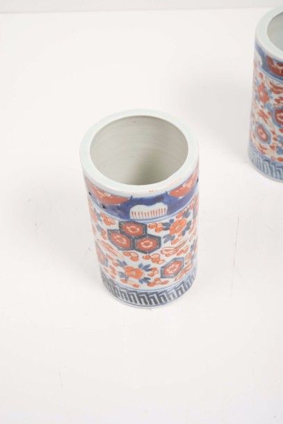 null Deux petits pots à pinceaux en porcelaine Imari 

Japon, fin du XIXème siècle

Avec...