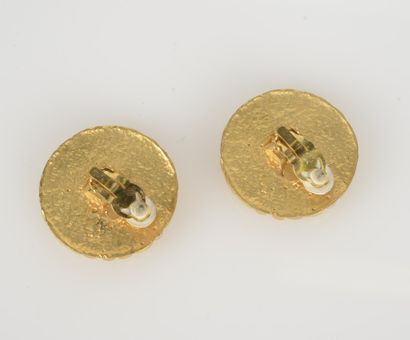 null CHANEL PARIS Made in France

Paire de clips d'oreilles sphériques en métal doré...