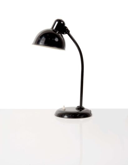 CHRISTIAN DELL (1893-1974) 
Lampe
Métal, fonte
Estampille de l'éditeur
H.: 40 cm.
Kaiser,...