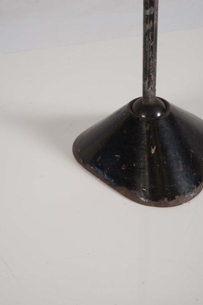 BERNARD ALBIN GRAS (1886-1943) 
Lampe n°205
Métal, aluminium
H.: 52 cm.
Ravel, circa...
