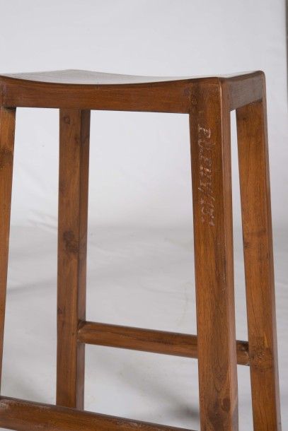 Pierre Jeanneret (1896-1967) 
Paire de tabourets
Teck
70 x 30 x 32.5 cm.
Circa 1955
Provenance:
-...