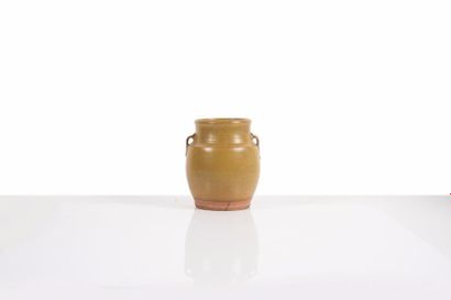 null Vase balustre en grès émaillé poudre de thé, à deux petites anses Chine - Époque...