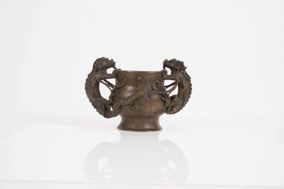 null Brûle-parfum de forme balustre Chine - XIXe siècle Bronze à patine brune à décor...