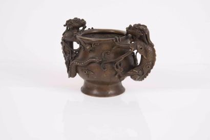 null Brûle-parfum de forme balustre Chine - XIXe siècle Bronze à patine brune à décor...