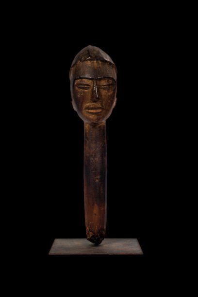 null Tête d'ancêtre LOBI. Burkina Faso. Le visage, caractéristique des sculptures...