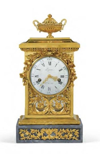 null Pendule cage en bronze doré d'époque Restauration, vers 1820- 1830, le cadran...