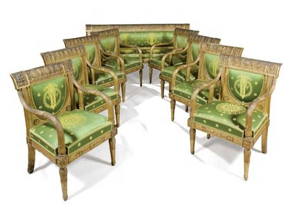 null Suite de huit fauteuils et un canapé en bois sculpté et doré, travail italien,...