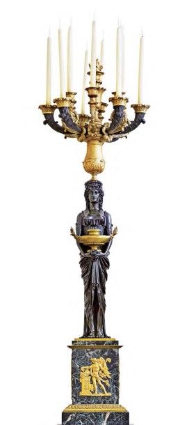 null Paire de grands candélabres aux vestales en bronze patiné et doré d'époque Louis-Philippe,...
