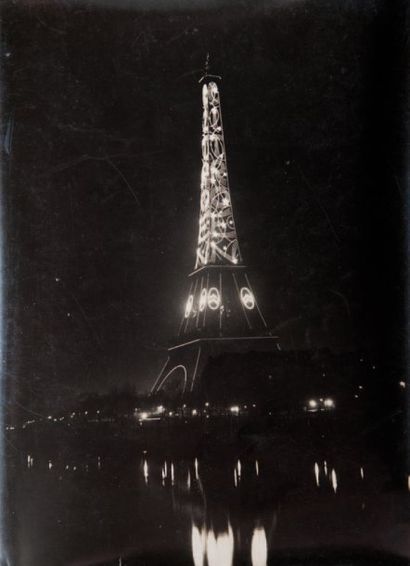 STUDIO JIES La Tour Eiffel prise de nuit, c.1930. Deux tirages argentiques d'époque,...