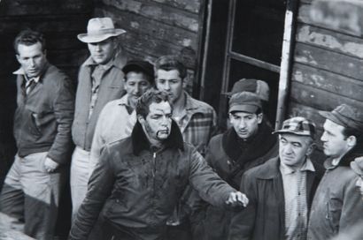 ELLIOTT ERWITT (né en 1928) Marlon Brando, 1951. Ensemble de trois tirages argentiques...