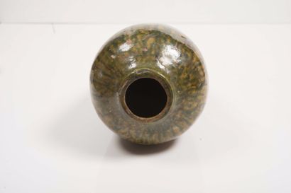 null Vase en céramique à glaçure verte et ocre?Chine ?

Col coupé

H : 26 cm.