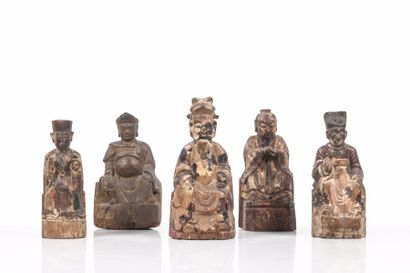 null Ensemble de cinq personnages en bois?

Chine, XVII au XIXème siècle?

H : 23...