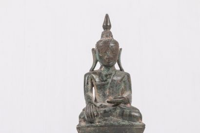 null Bouddha bronze?

Birmanie, XVIII-XIXème siècle?

Longue inscription au dos?

Joint...