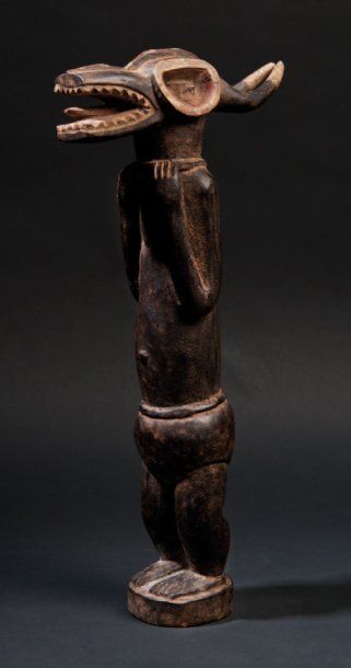 Baoulé (Côte d'Ivoire) Curieuse statuette figurant un porteur de masque Goli, type...