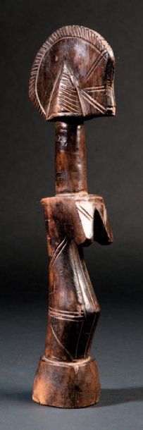Mossi (Burkina Faso) Statuette poupée en bois aux lignes «cubisantes». H. : 35,5...