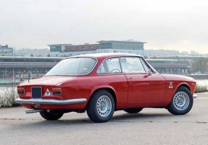 Alfa Romeo Giulia GT 1300 Junior, 1970 La Giulia Sprint – le « coupé Bertone » -...