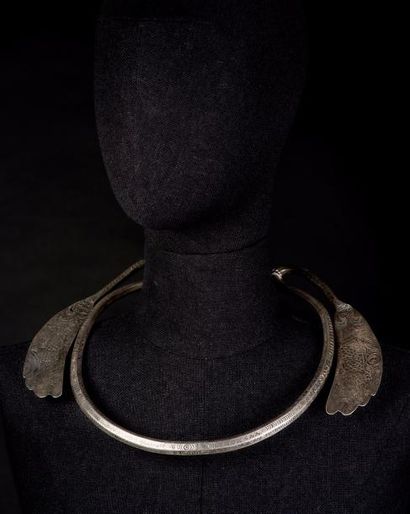 null Collier Zhuang ou Yi, Guizhou, Chine

Argent (alliage local)

L. 28 cm - H....