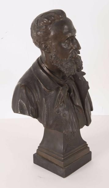 ALDEBERT (XIX-XX) Portrait du peintre Chauvrier de Léon
Bronze?H. : 37 cm