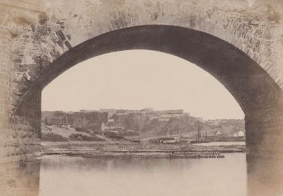 CHARLES MARVILLE (1813-1879) La forteresse d’Ehrenbeistein. Vue à travers une arche...