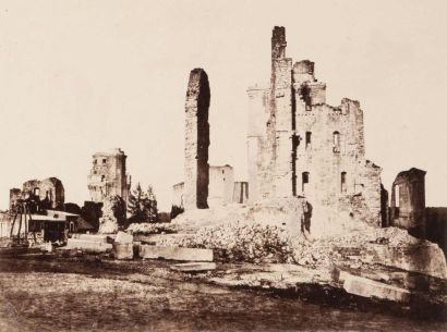 ATTRIBUÉ À EDOUARD BALDUS (1813-1889) Ruines de Pierrefonds, c.1860 

Tirage albuminé...