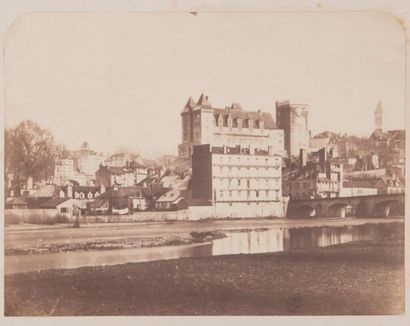 ANONYME Château de Pau, c.1855 

Tirage sur papier salé d’après négatif verre monté...