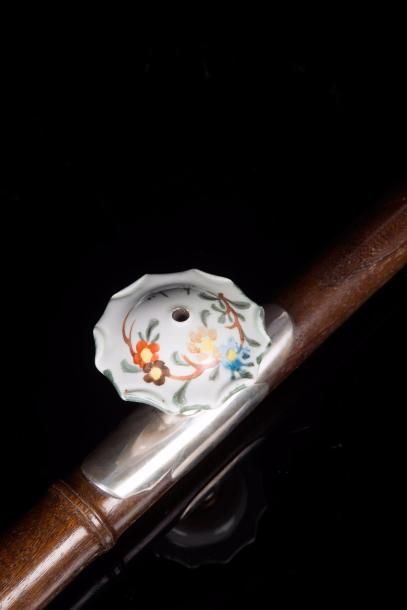 null Pipe à opium Chine - XIXe siècle 



En bois taillé à l’imitation du bambou,...