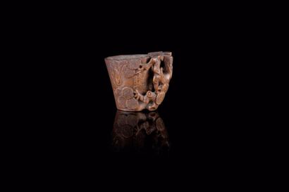 null Petite coupe libatoire en corne de rhinocéros Chine - XVIIIe siècle 



Sculptée...