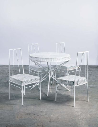 Mathieu MATÉGOT (1910-2001) Quatre chaises et une table 
vers 1950
Metal 
Chaises...