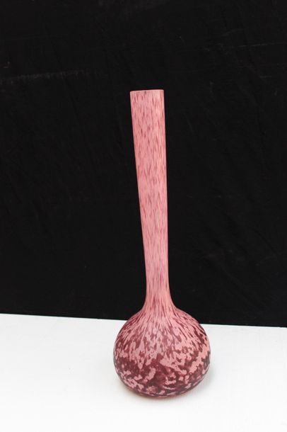 null Travail français
Vase berluze en verre marmoréen rose tacheté de tacheté de...