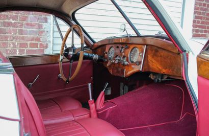 JAGUAR XK 120 coupé
1954
La vedette du Salon d’Earl’s Court en 1948 fut incontestablement

le...